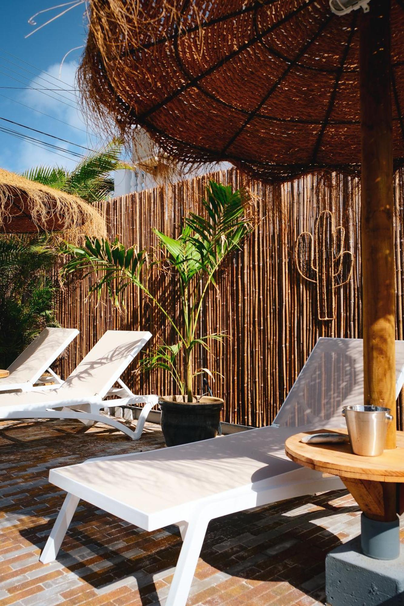 Tiki Blou - Mini Resort Centraal Gelegen Tussen Mambo Beach & Jan Thiel Виллемстад Экстерьер фото